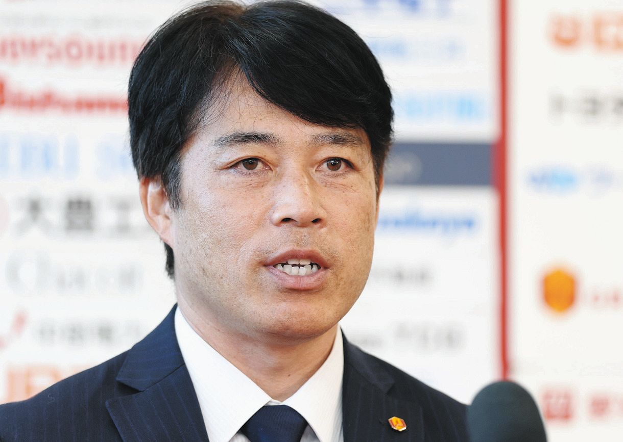 名古屋グランパス、ペトロビッチ新監督が会見 中村強化部長と清水社長