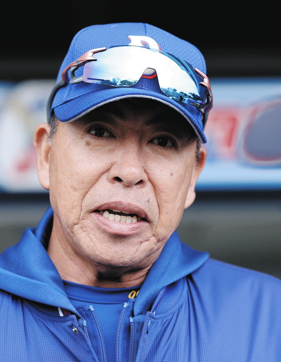 ＤｅＮＡ戦を終え、記者の質問に答える井上監督