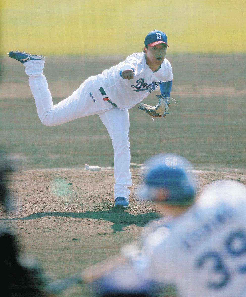 シート打撃で登板する柳