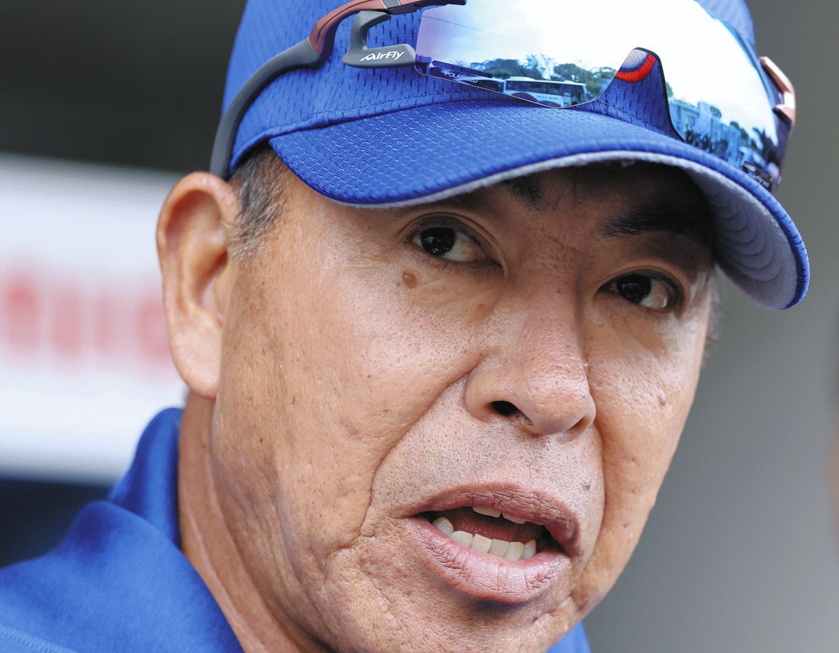 ＤｅＮＡ戦を終え、記者の質問に答える井上監督