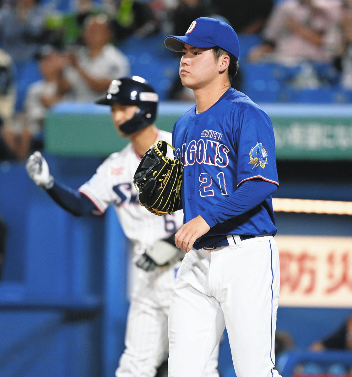 ヤクルト―中日　1回、西村に左前適時打を許した金丸
