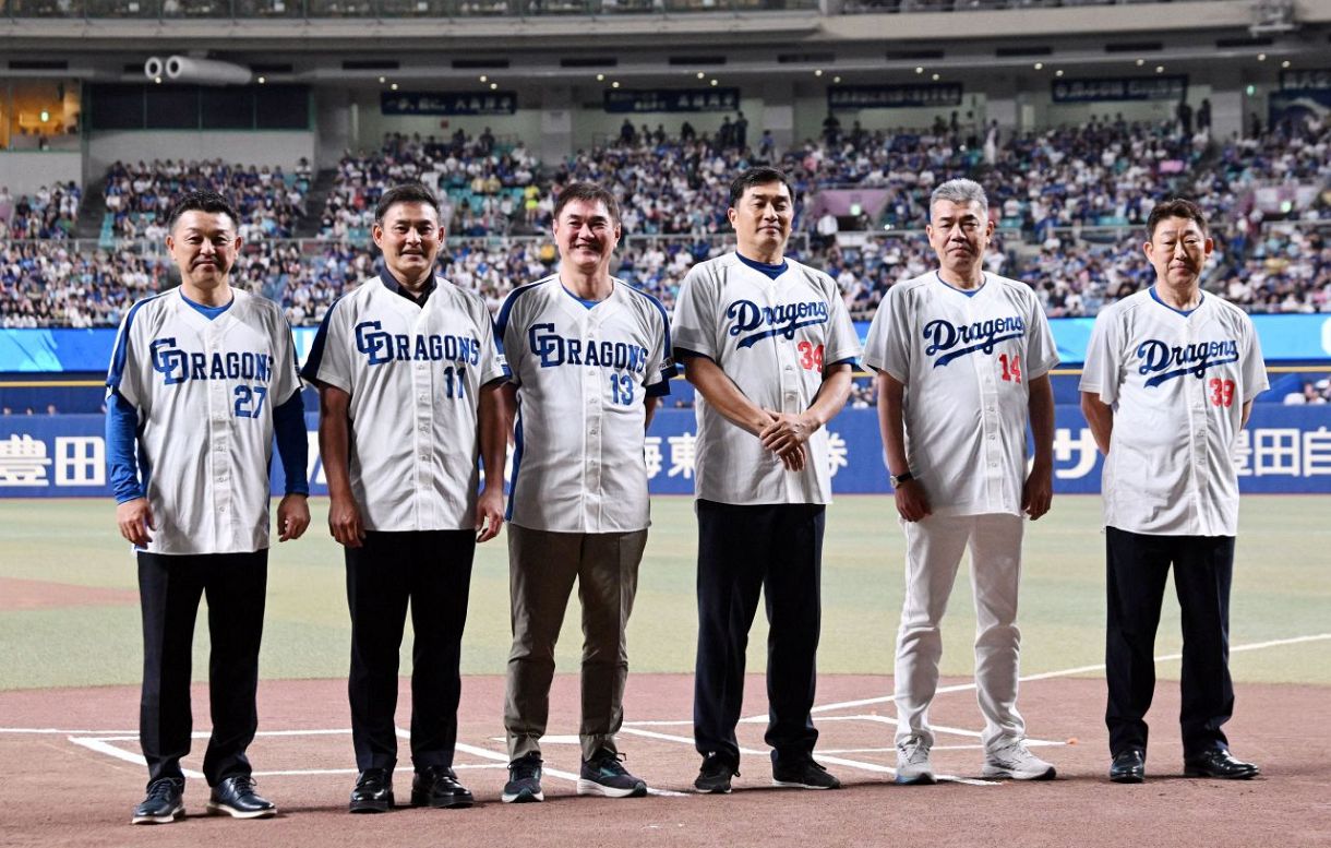 （左から）谷繁元信さん、川上憲伸さん、岩瀬仁紀さん、山本昌さん、今中慎二さん、中村武志さん 