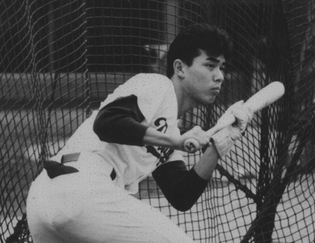 バント練習する今中慎二＝１９９１年６月