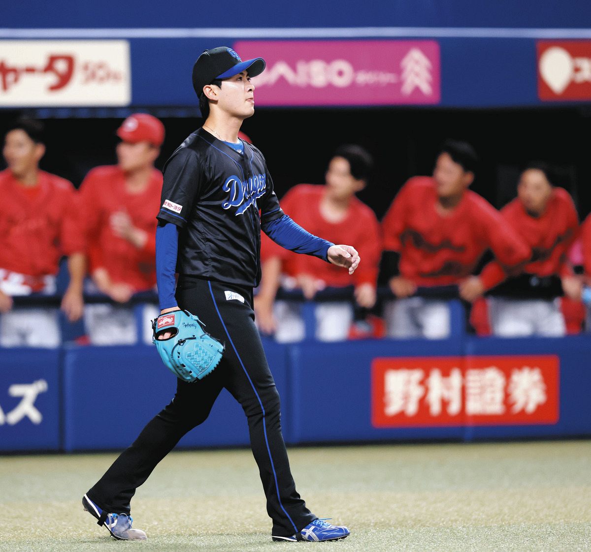 ７回表１死一塁、坂倉に勝ち越し打を許した吉田
