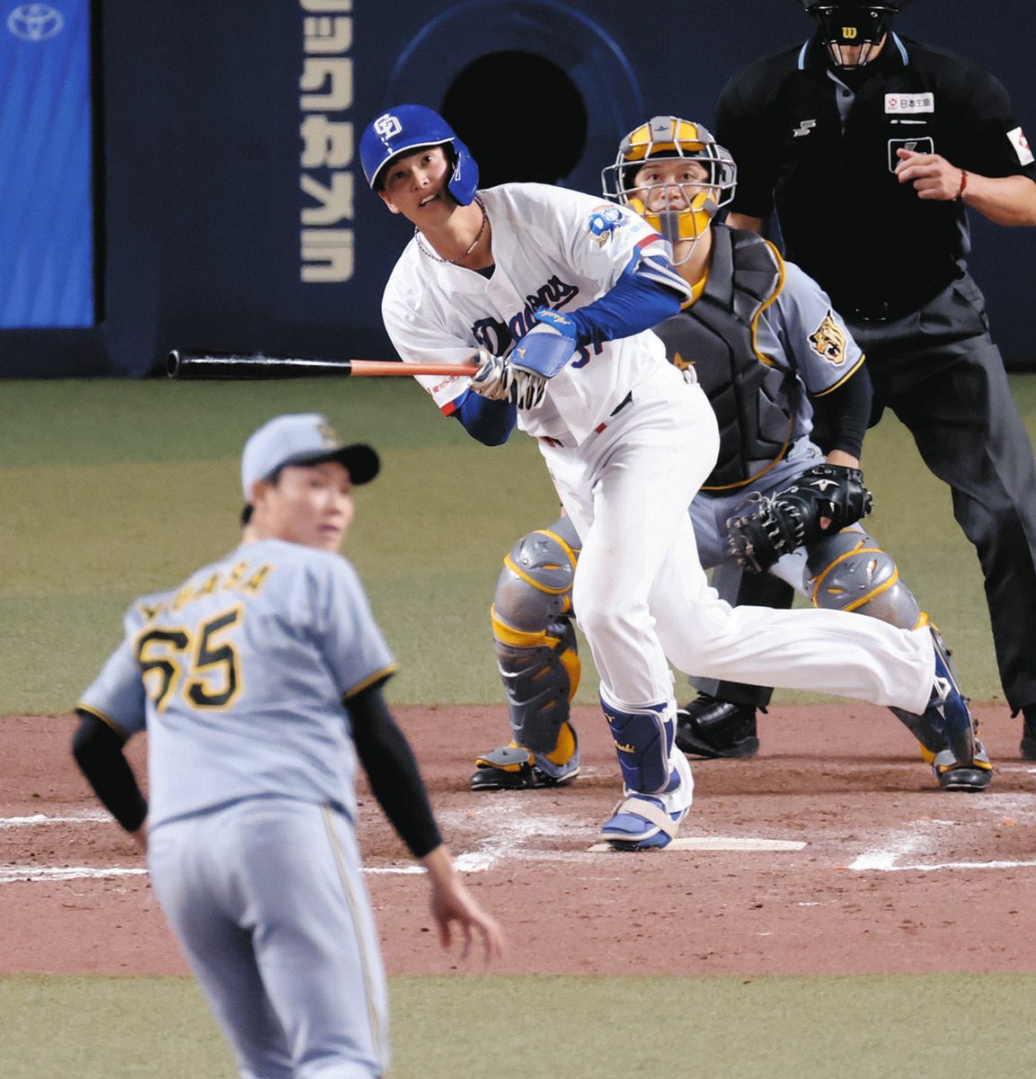 ８回裏１死二、三塁、花田が中犠飛を放つ。投手湯浅