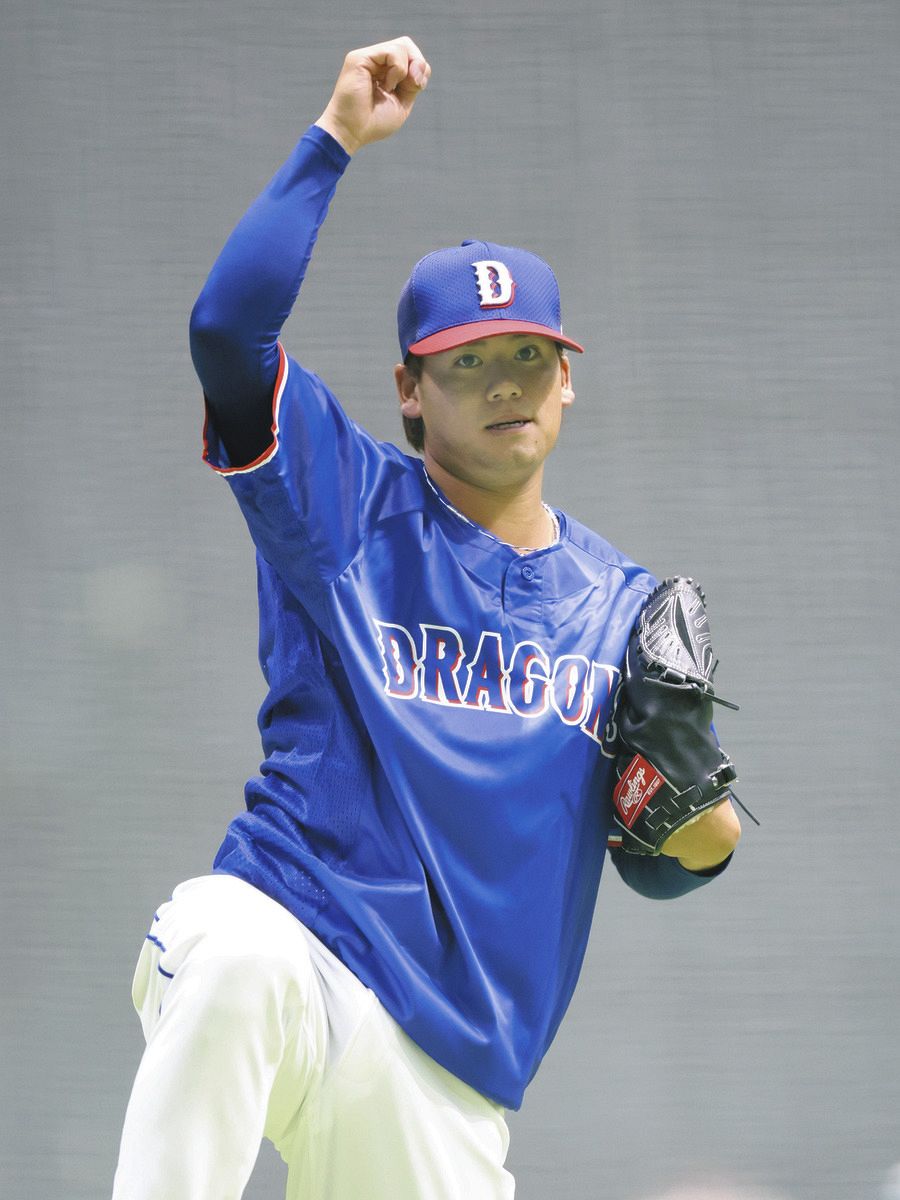 投球練習する松木平