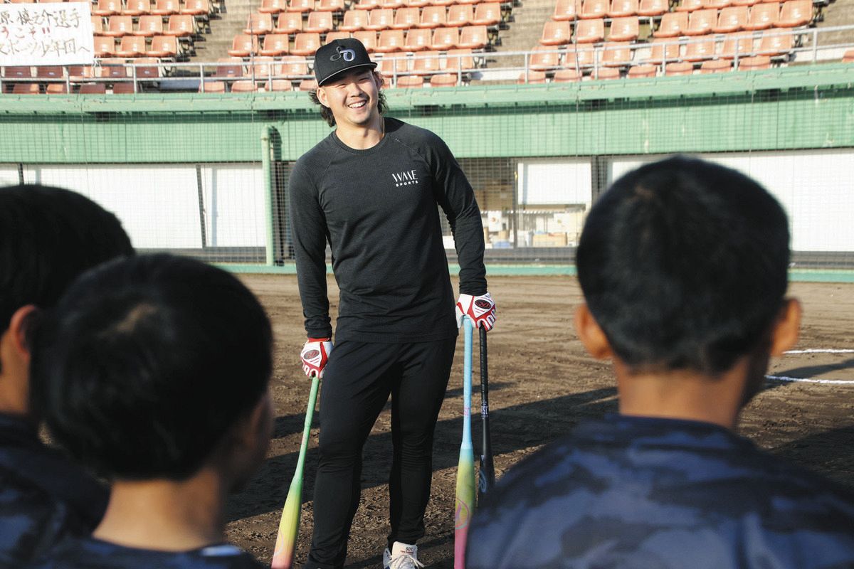 子どもたちの質問に答える小笠原