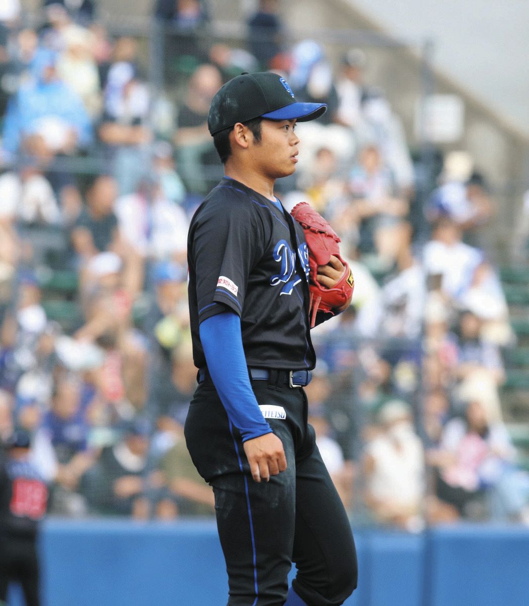 ７回に登板した中日・根尾