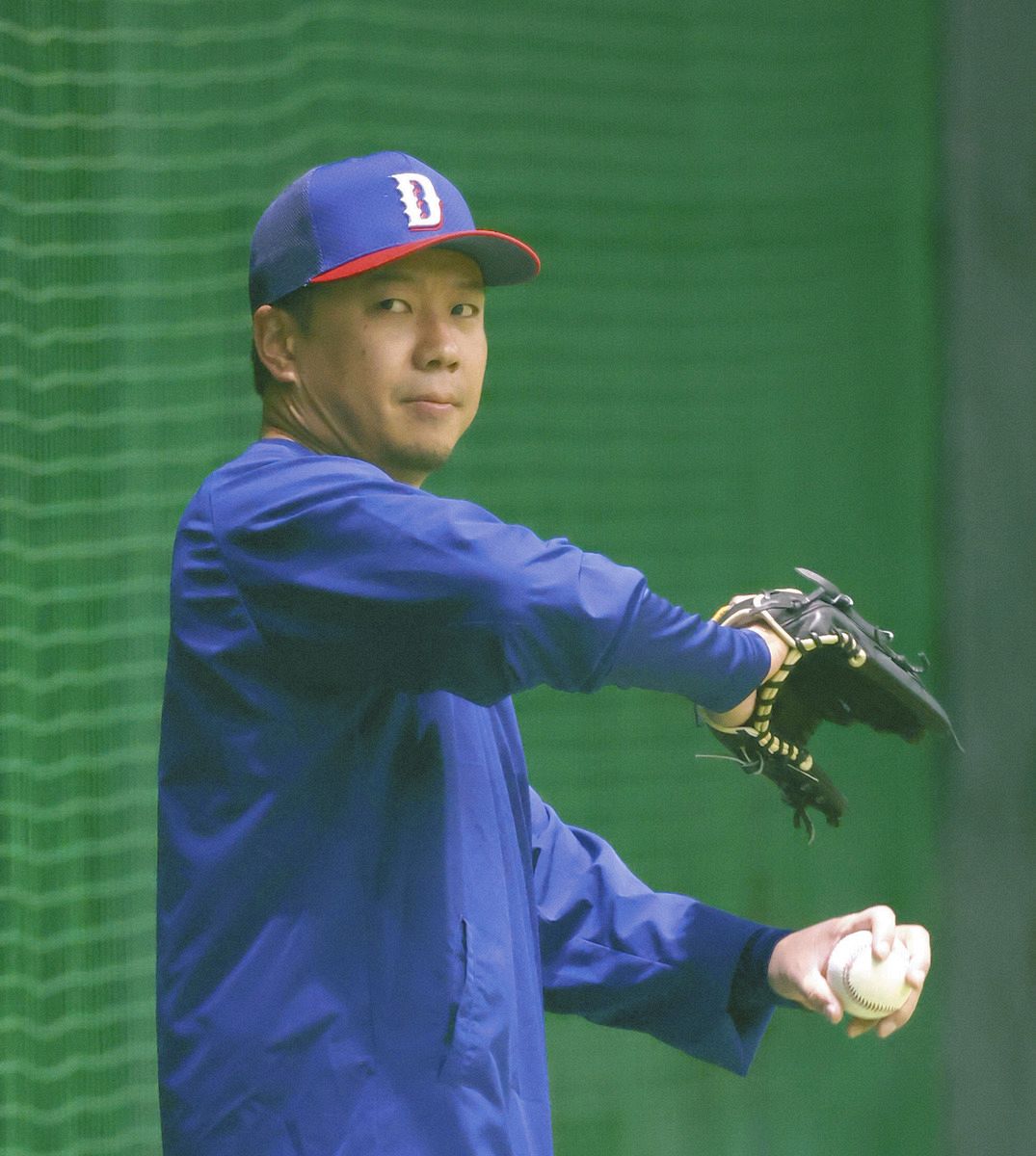 キャッチボールする大野