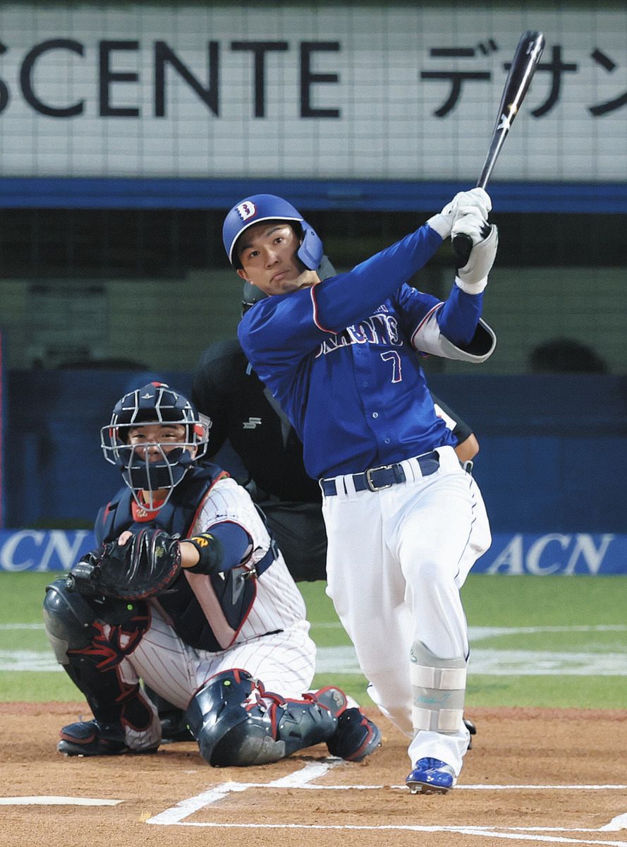 1回表無死、福永が左越えに先頭打者本塁打を放つ。捕手松本直