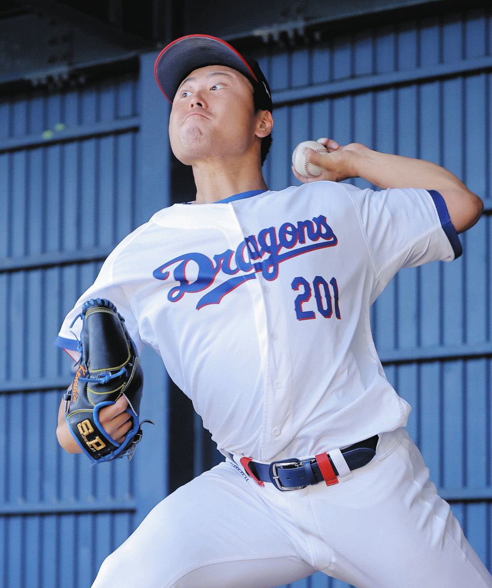 ブルペンで投げ込む牧野