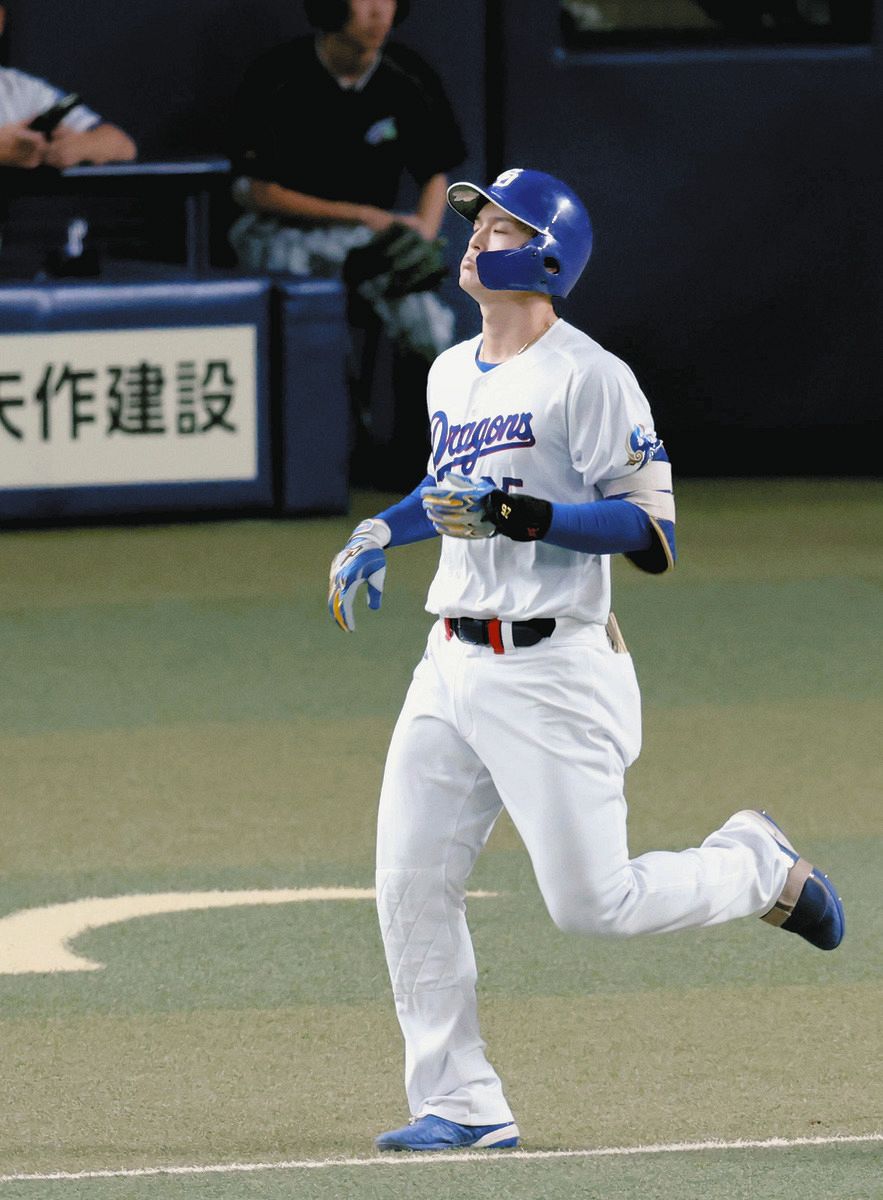 ８回裏２死三塁、石川昂が遊直に倒れる