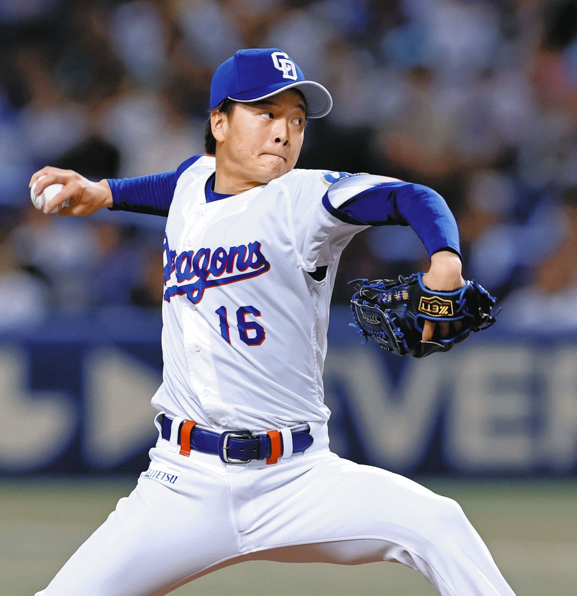 ６回表途中から登板し、ピンチを切り抜けた桜井