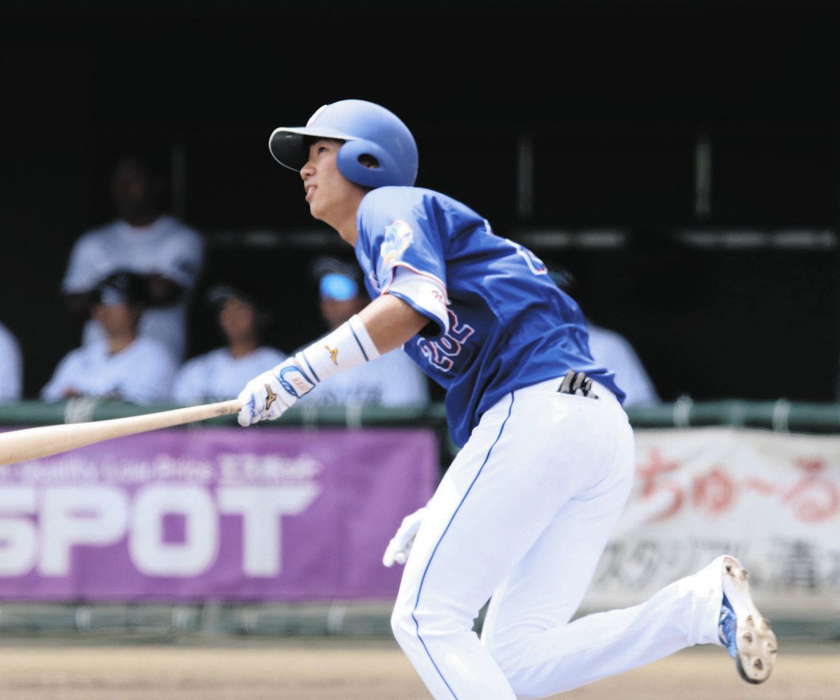 １回１死から左翼へ先制ソロを放つ中村