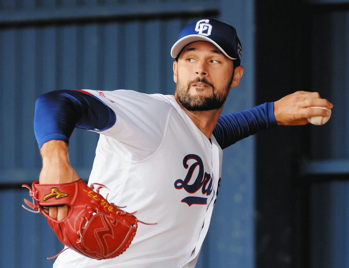 ブルペンで投げ込むマラー