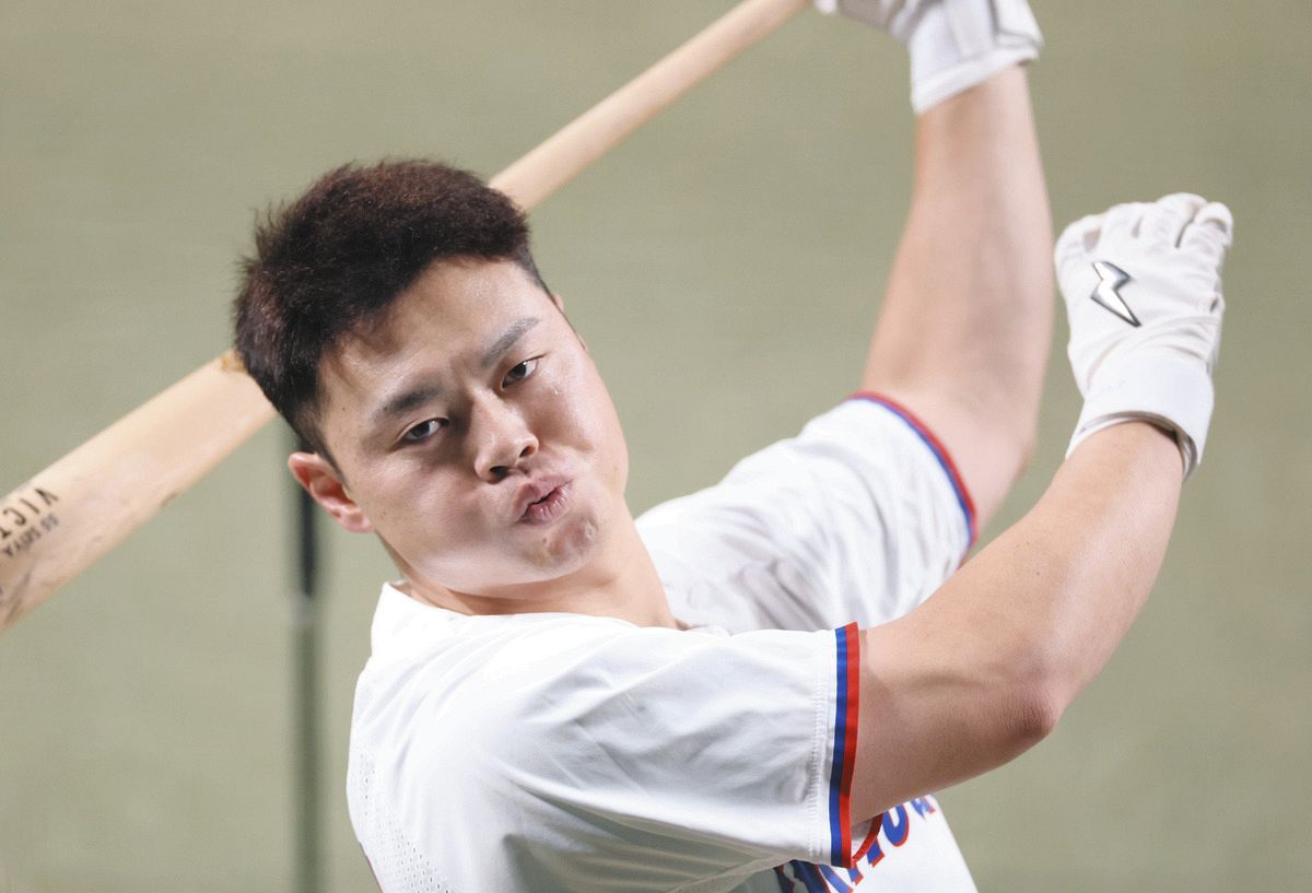 打撃練習する細川