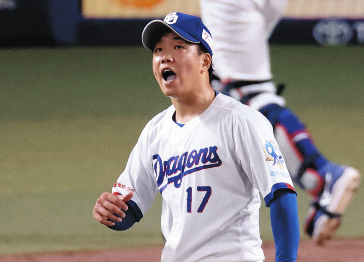 ４回表２死二塁、坂本を空振り三振に仕留め、雄たけびを上げる柳