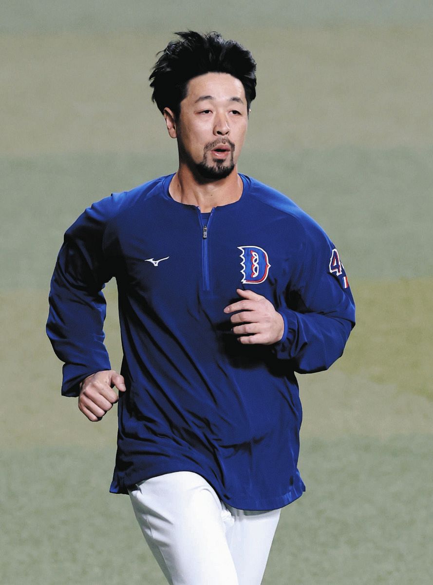 １軍に合流し、ウオーミングアップする阿部