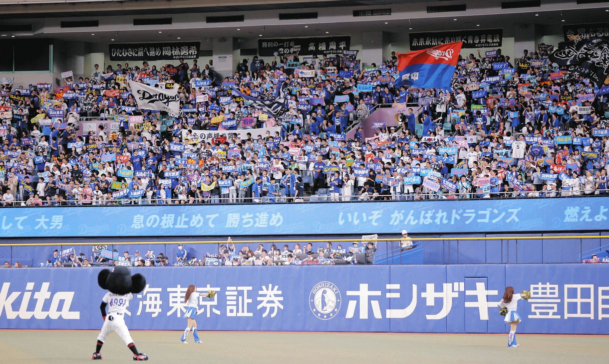 ７回の攻撃前に盛り上がる中日ファン