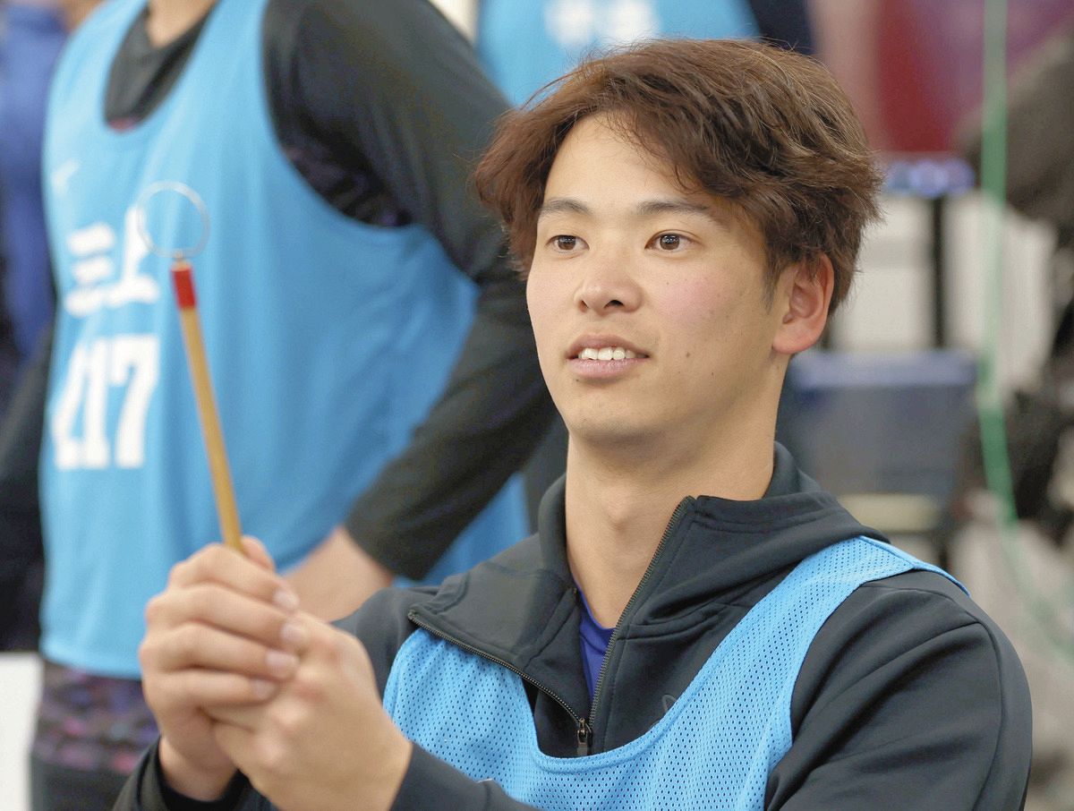 視力検査を受ける花田