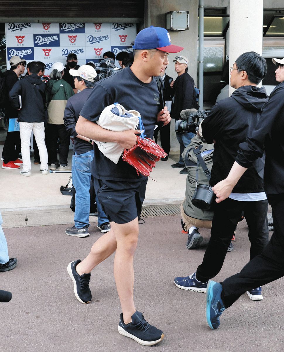 練習場を移動する松山