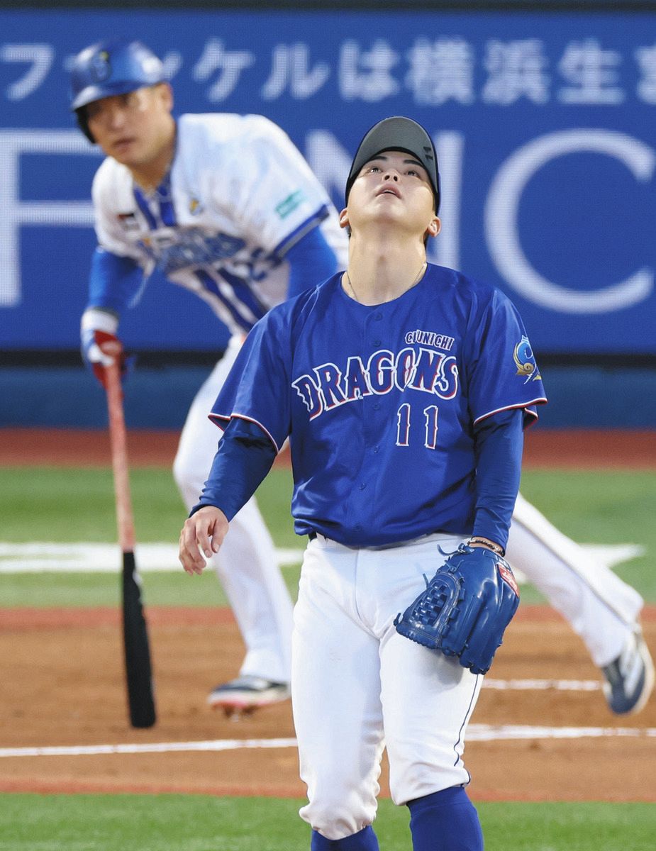 １回裏無死一、三塁、筒香に先制打を許す中西