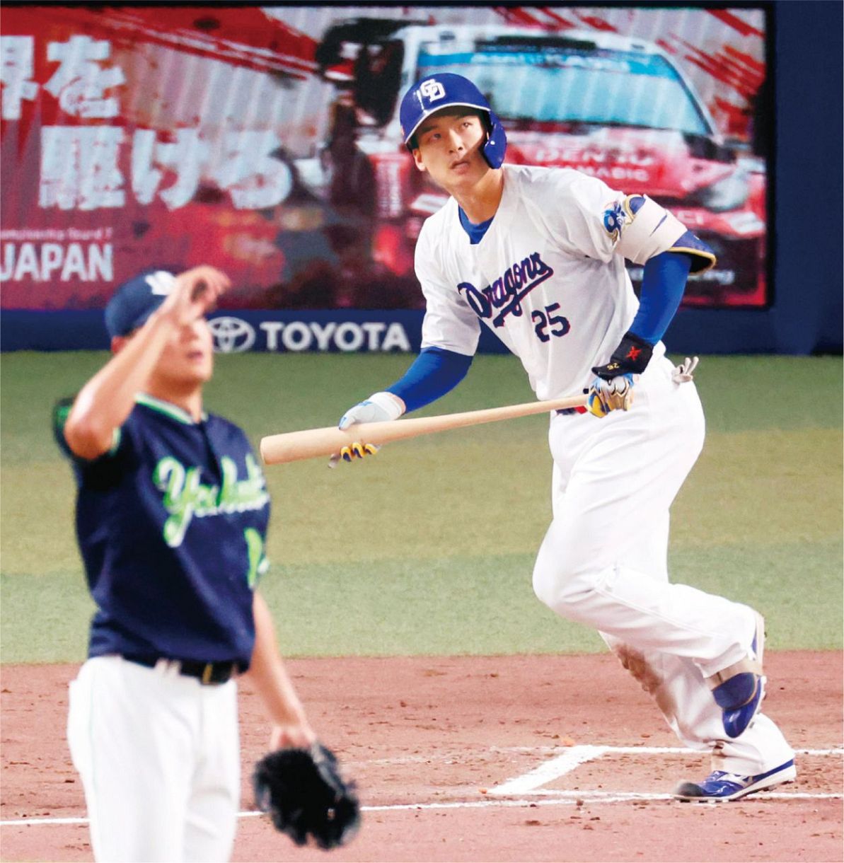 ヤクルト戦で奥川から2ランを放つ石川昂=５月16日、バンテリンドームナゴヤで