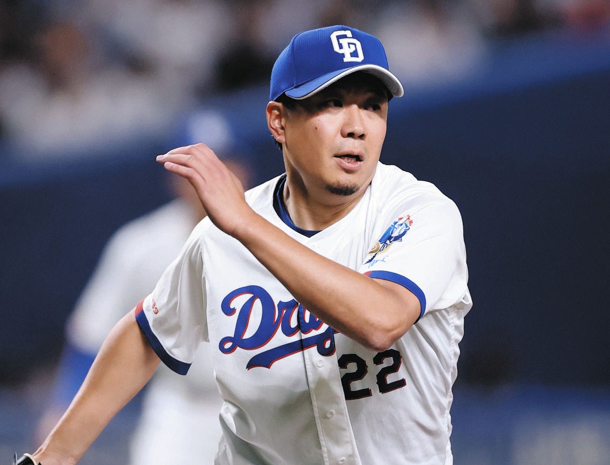 １回表無死、近藤の打球に反応する大野