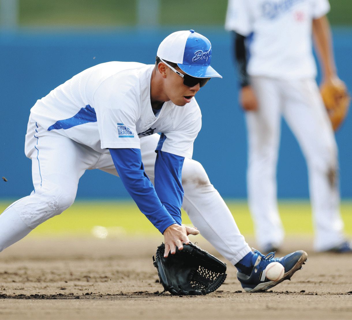 ノックを受ける福永