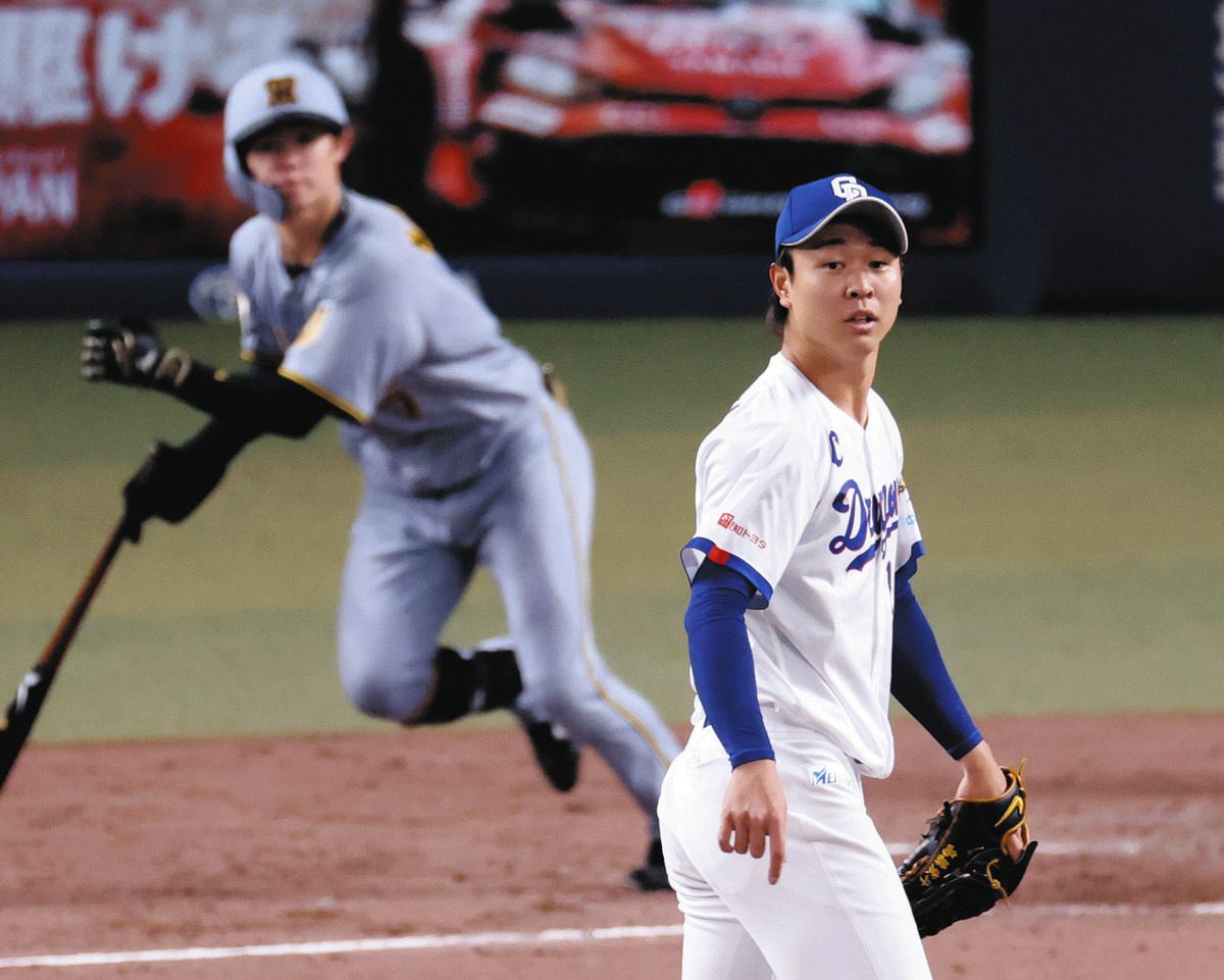 ５回表２死一、二塁、中野に先制の左中間二塁打を許す高橋宏