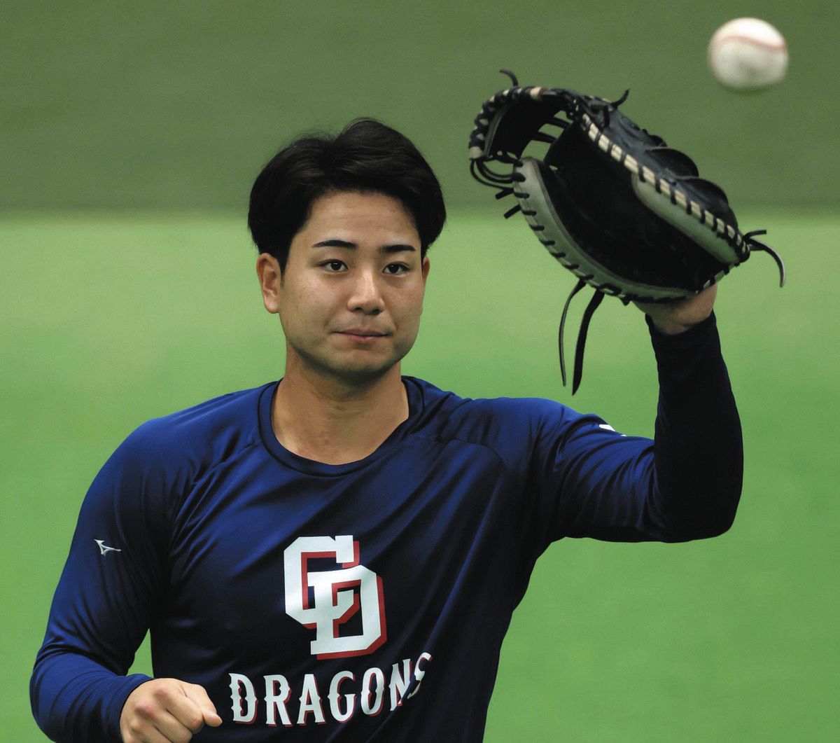 キャッチボールする石伊