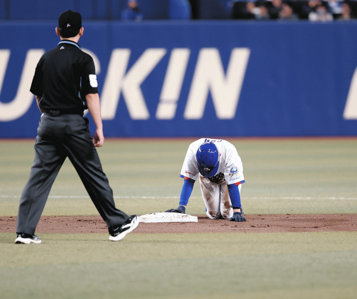 ９回裏１死一、三塁、二盗を狙うがタッチアウトとなった尾田