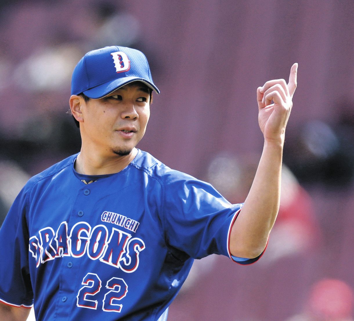 2回裏、アウトカウントを指さす大野