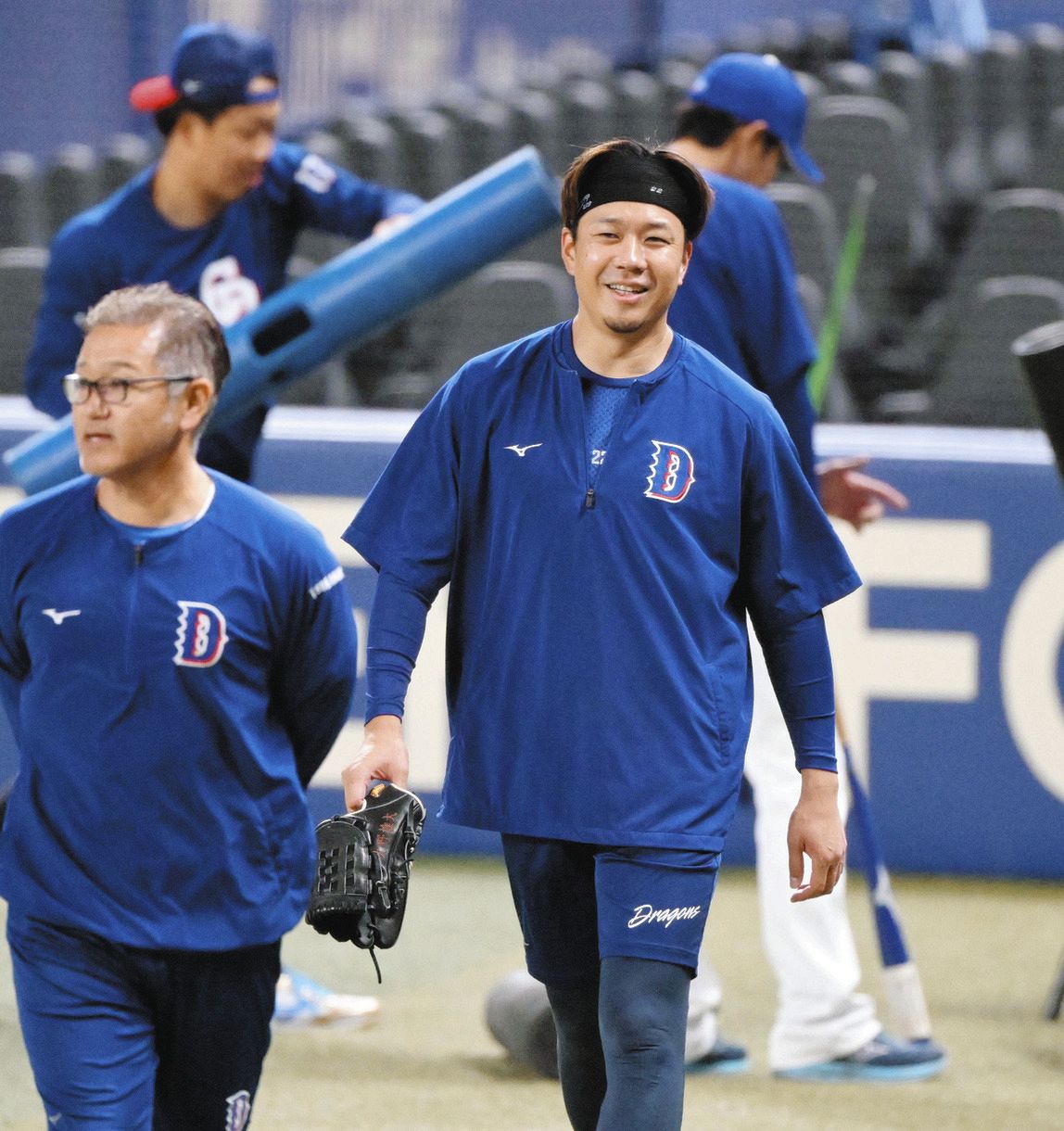 練習で笑顔を見せる中日・大野雄大