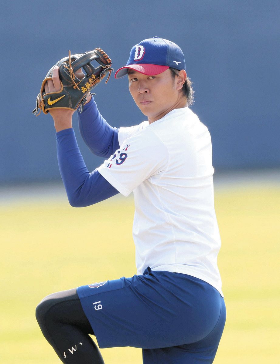 キャッチボールをする高橋宏