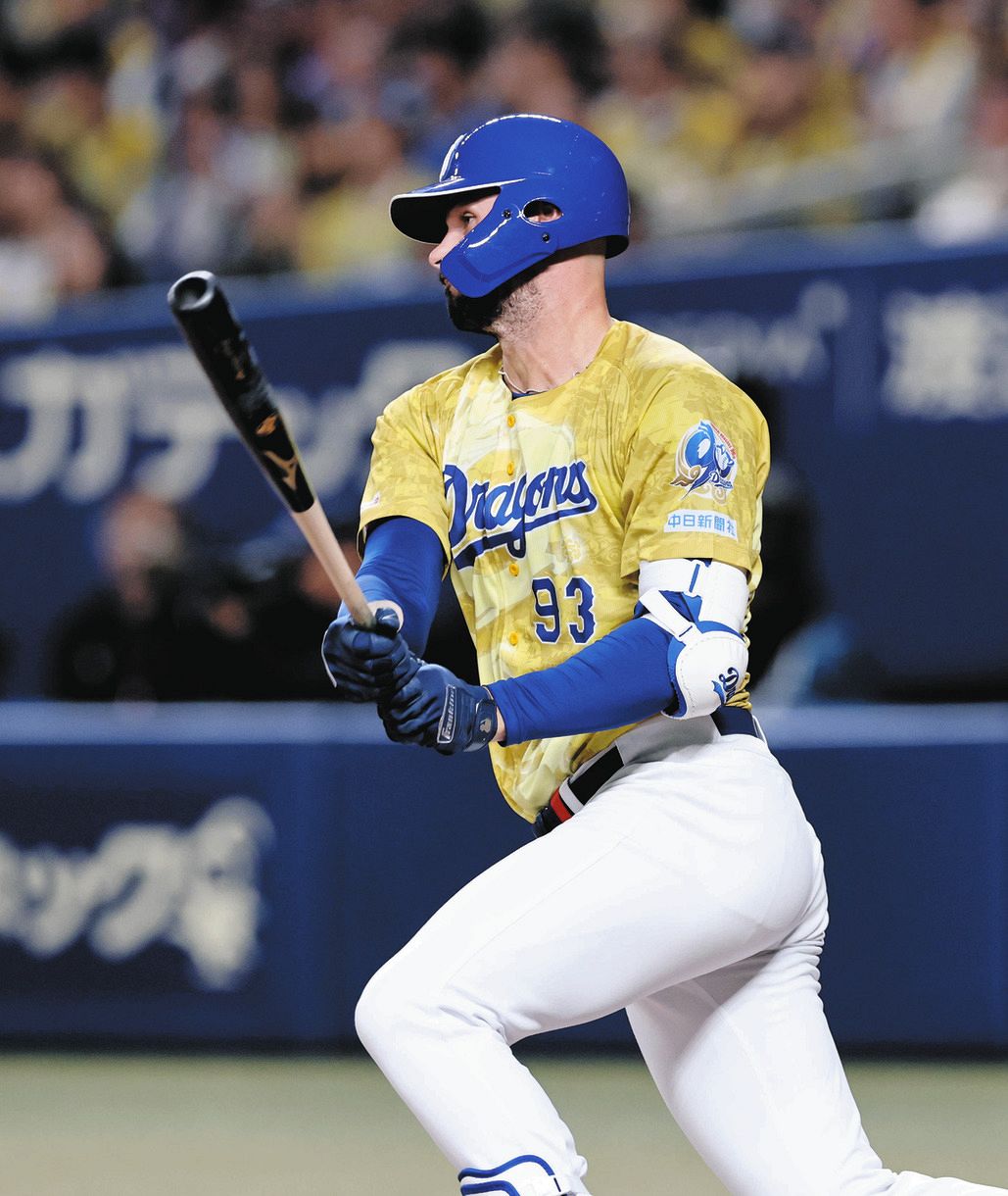 ５回裏２死二塁、マラーが左前同点打を放つ