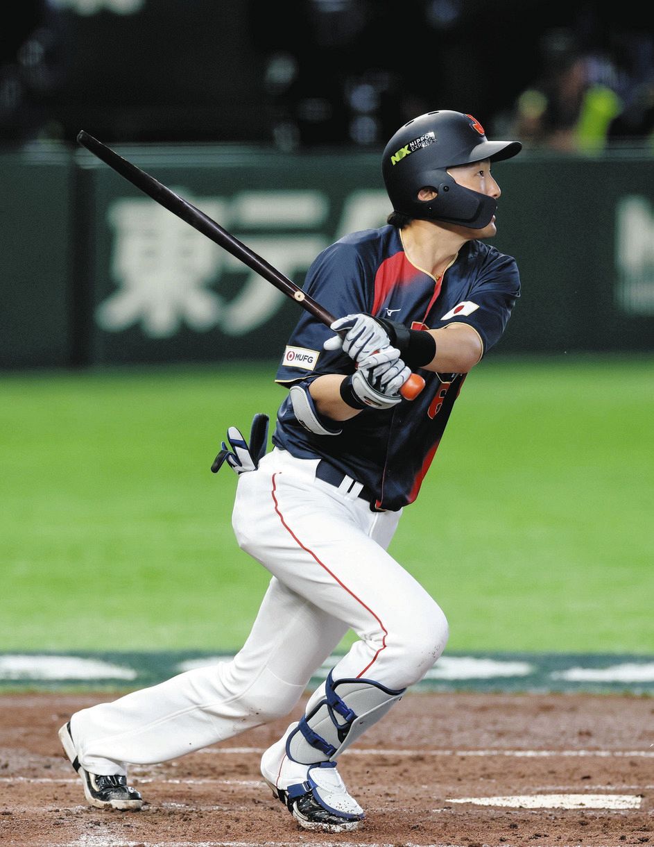 ２回、中前に２点打を放つ侍ジャパン・源田