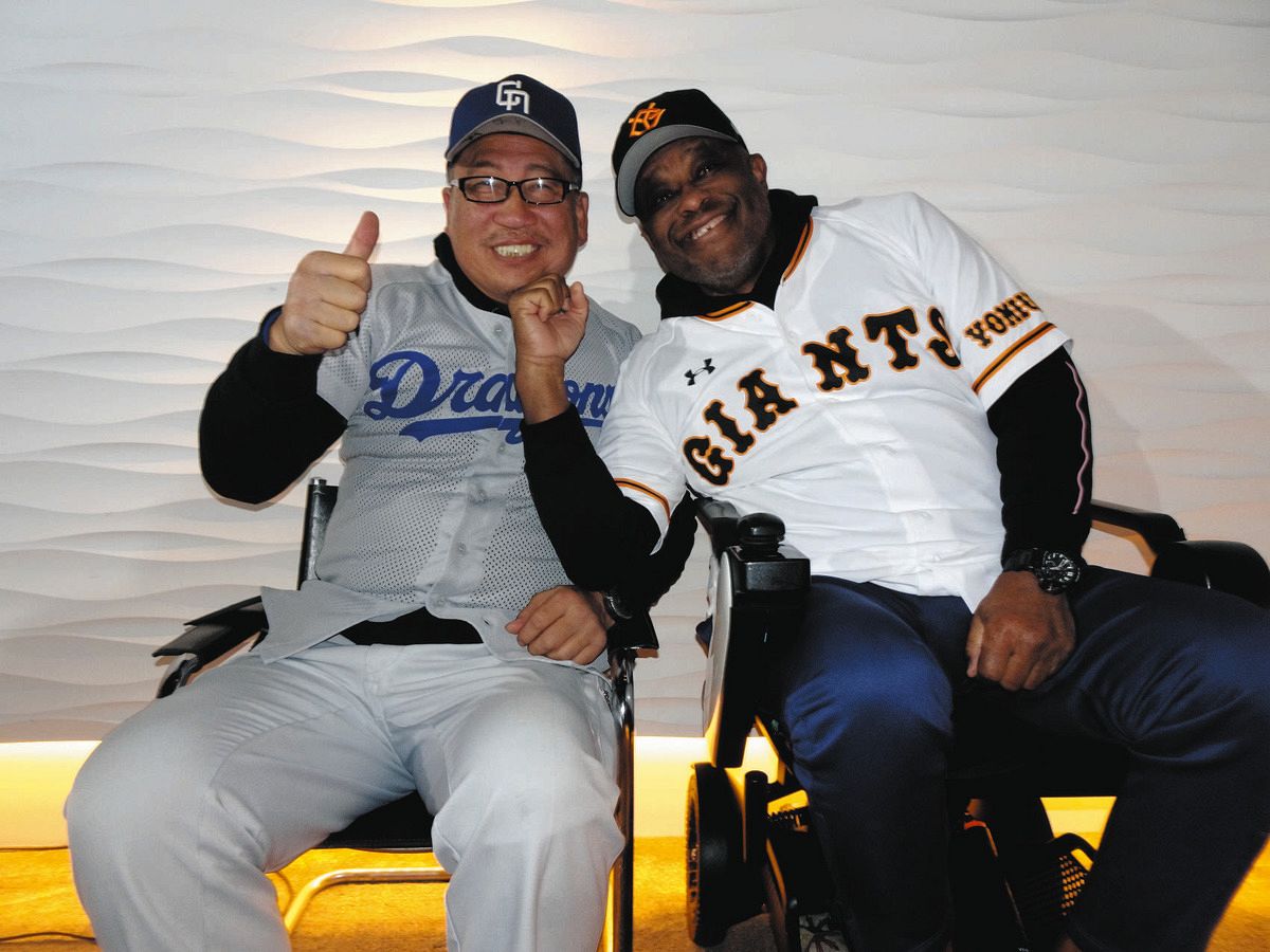 トークショーを行った元巨人のウォーレン・クロマティさん（右）と元中日の宮下昌己さん