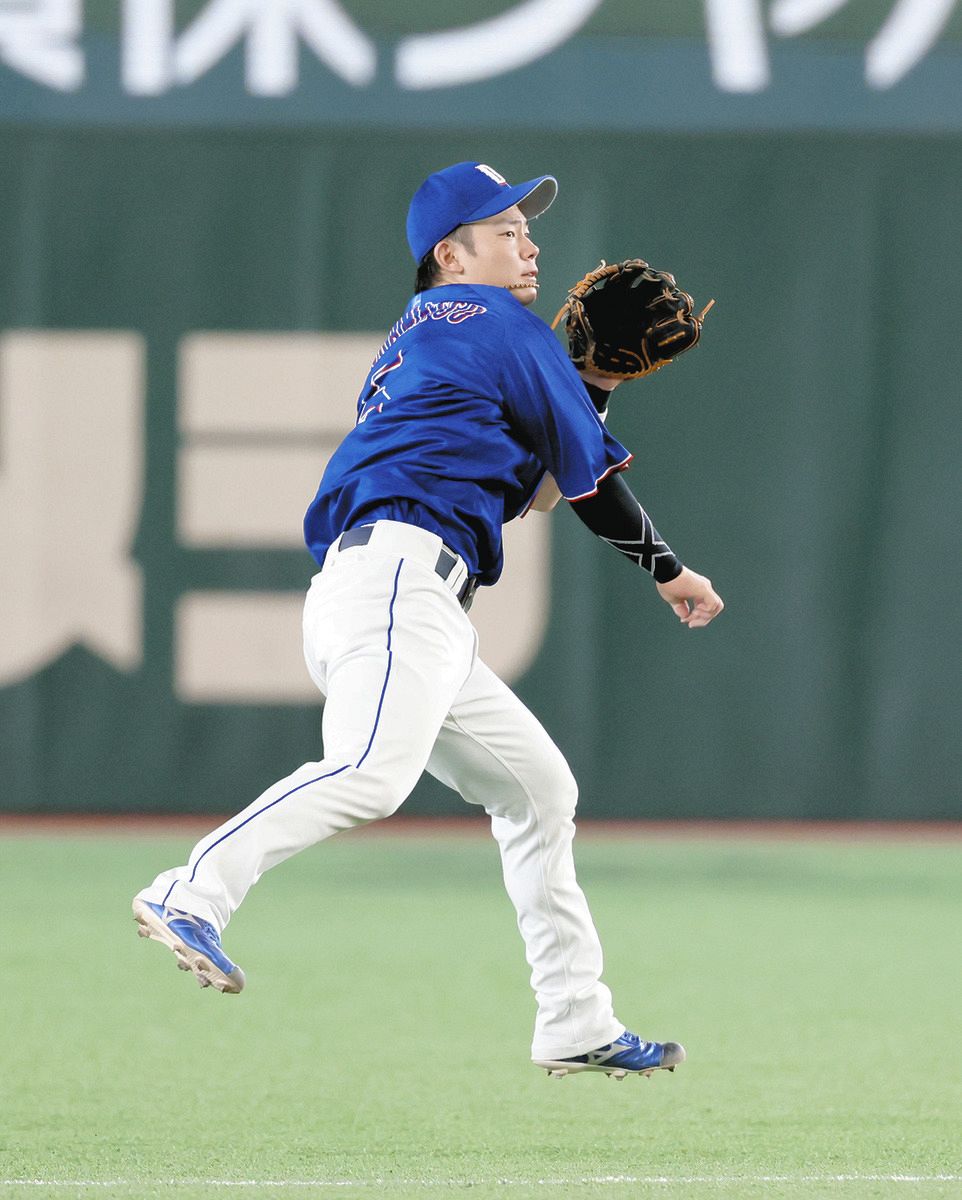 ４回裏無死、岸田の遊ゴロを処理する村松