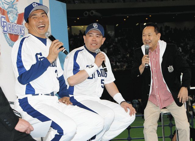 2010年、小田（中）、山本昌（左）との爆笑トークショーでファンを楽しませた板東英二さん＝ナゴヤドームで