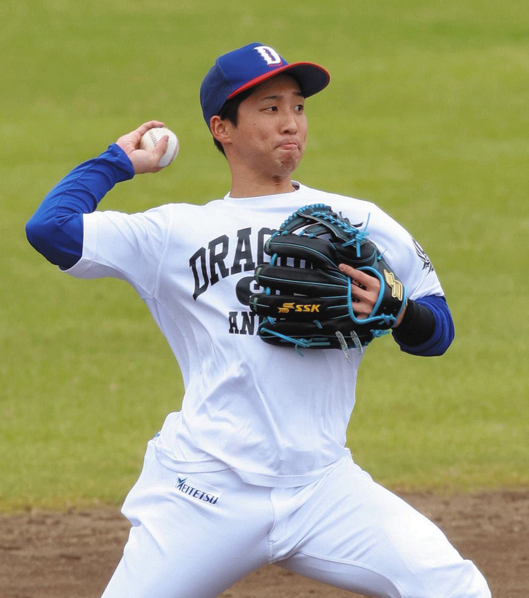 守備練習する田中