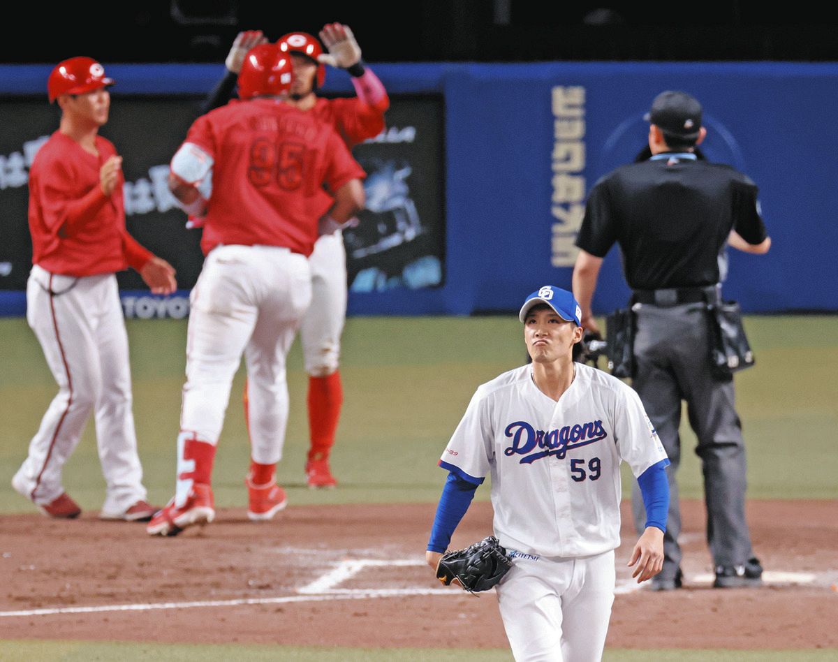 ８回表１死一塁、モンテロ（９５）に右越え２ランを浴びた斎藤