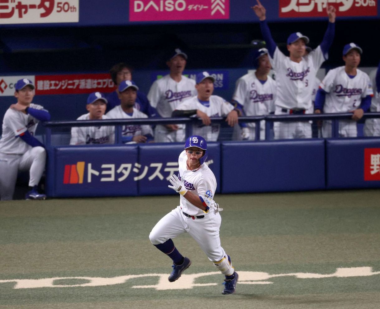 中日―侍ジャパン３回裏無死、同点ソロを放った辻本＝バンテリンドームナゴヤで