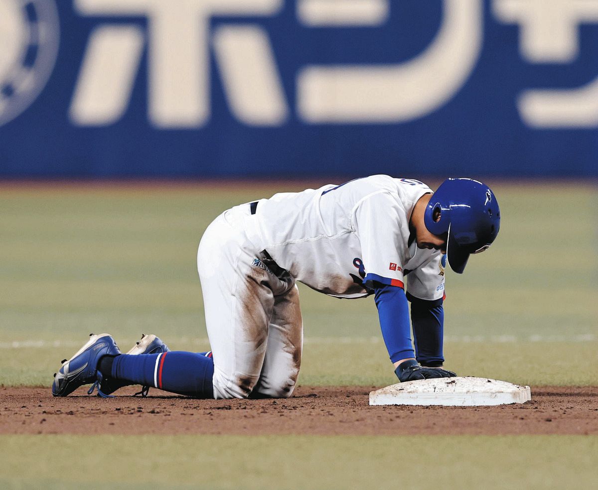 ９回裏１死一、三塁、打席村松のとき、二盗に失敗する代走・尾田