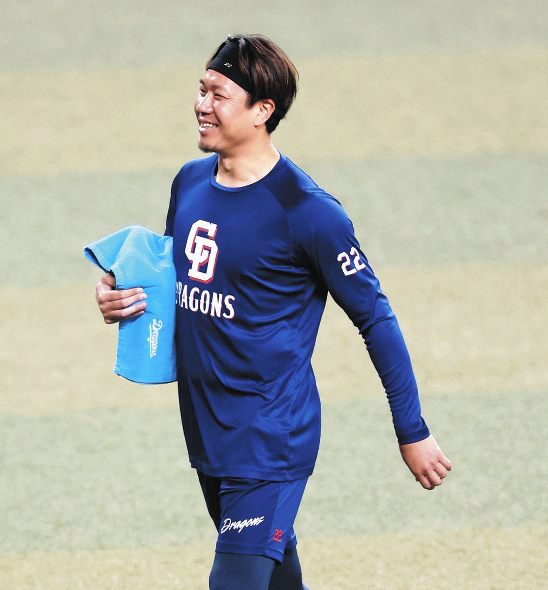 試合前練習に臨む中日・大野