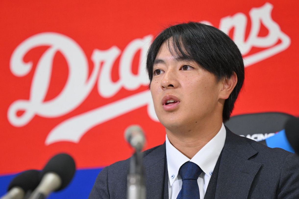 契約更改し記者会見する仲地