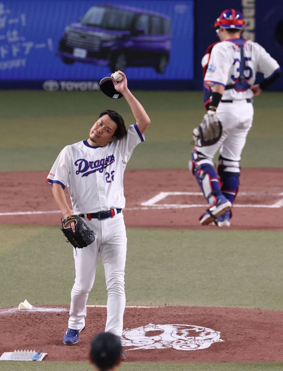 ４回表無死、佐藤に四球を与えた大野。捕手木下 