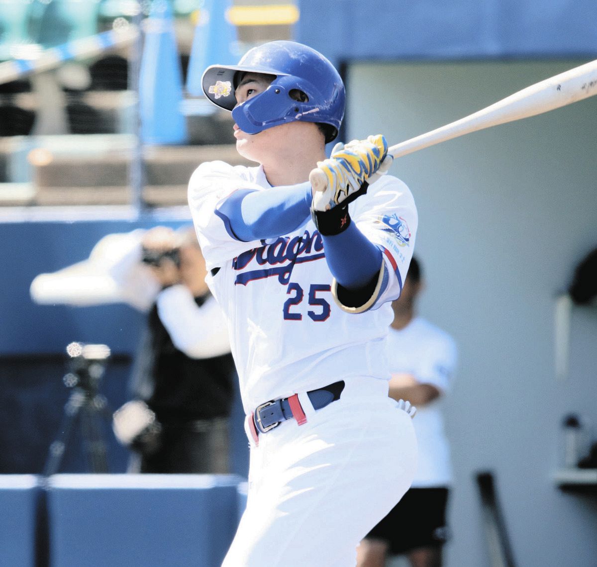 １回２死から左翼へソロ本塁打を放つ石川昂