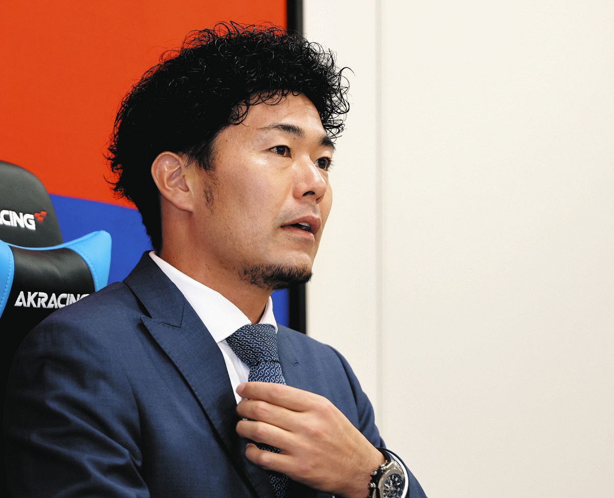 契約更改交渉を終え、会見する中日・木下