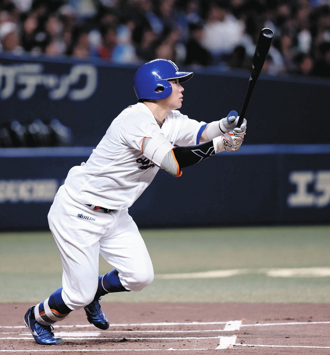 １回、先制ソロを放つ中日・村松